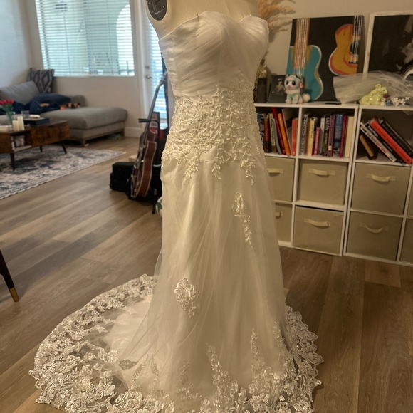 Custom Wedding Dress - Beautiful Appliqué and laced back bodice - Picture 1 of 2